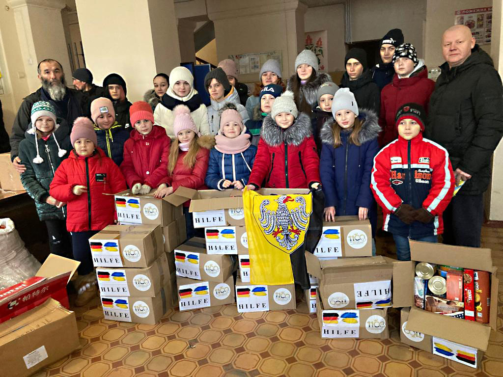 1100 packages for Ukraine